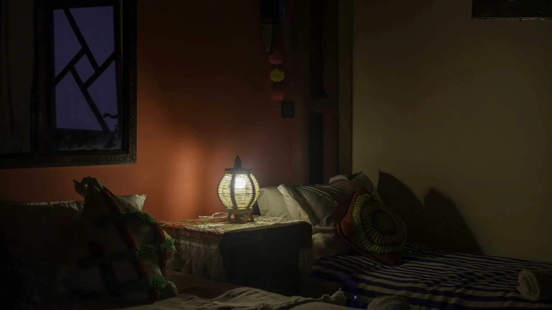 Ambiance nocturne dans un gîte berbère à Imlil