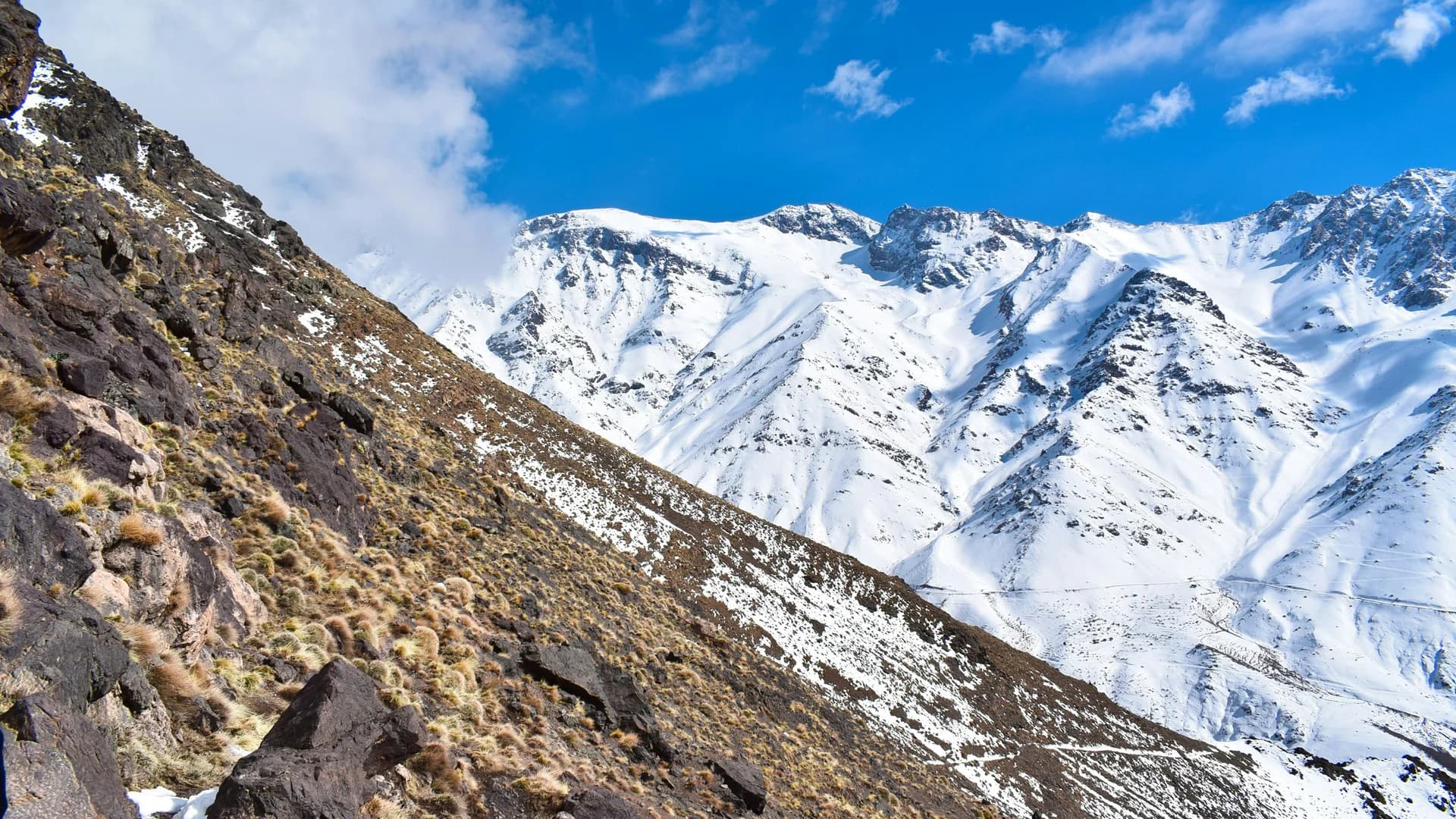 Étape de trekking près d’un village du Haut Atlas, en direction du Toubkal