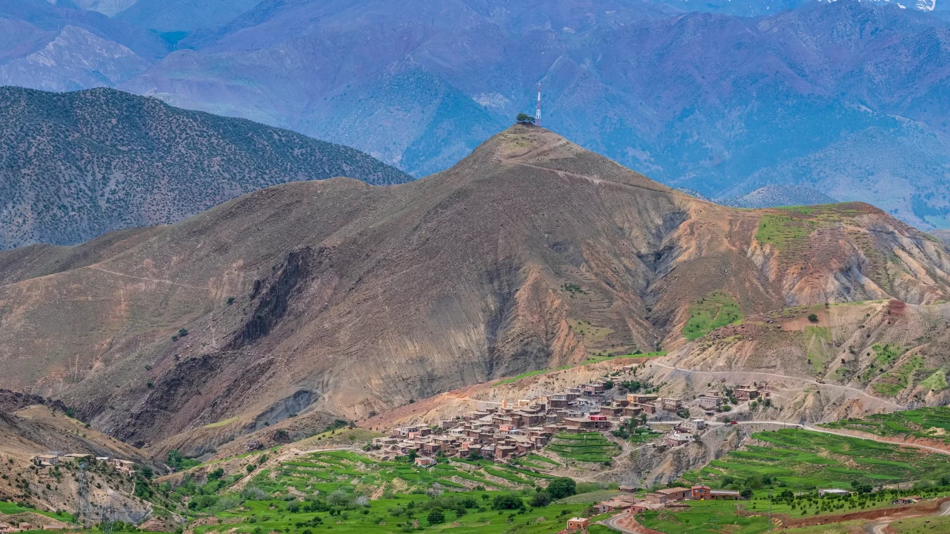 Village berbère dans les montagnes du Haut Atlas