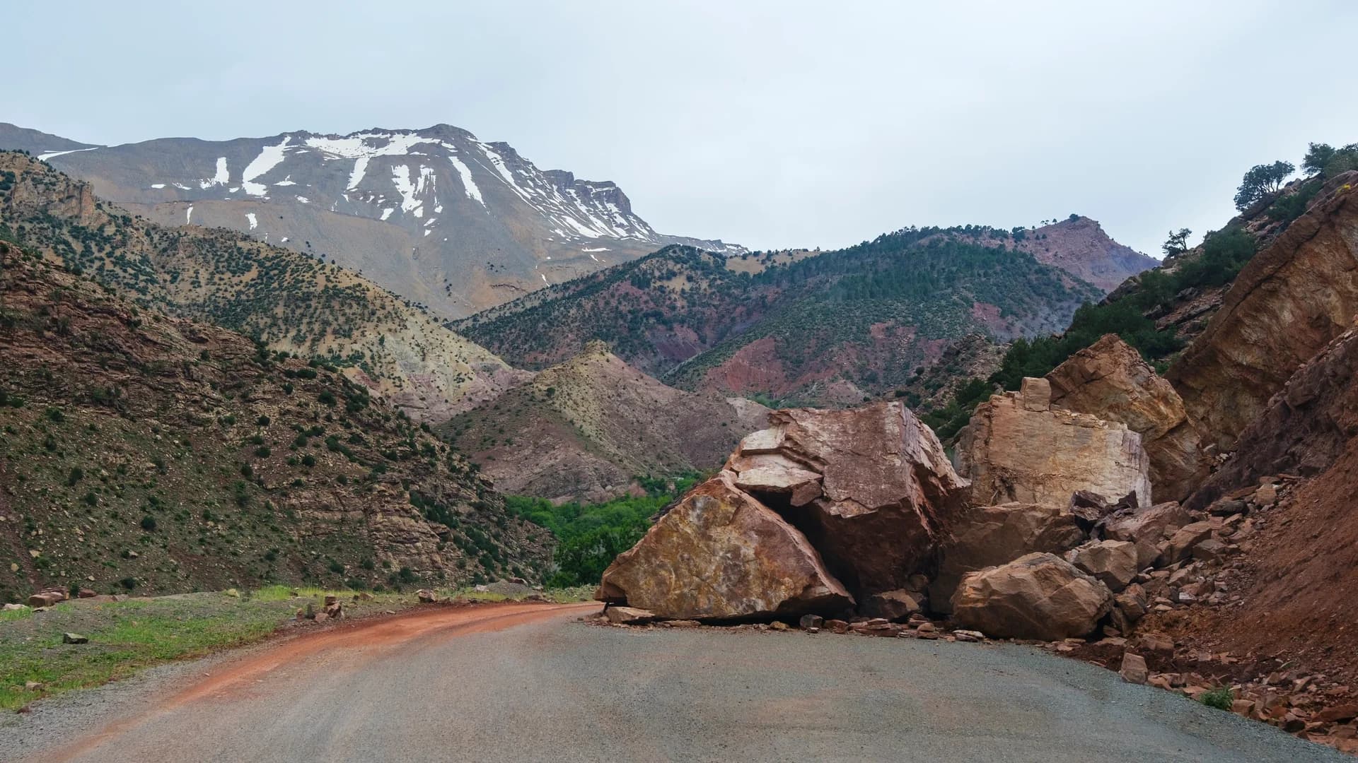 Route de montagne entre Marrakech et Imlil