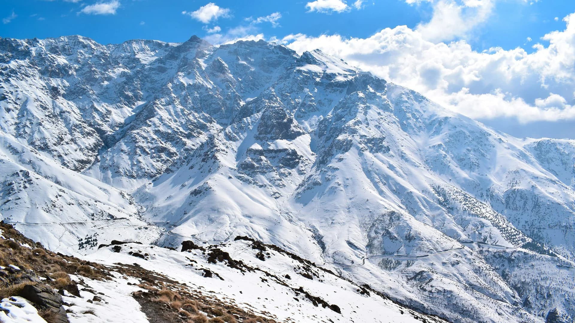 Sentier de montagne menant vers le refuge du Toubkal